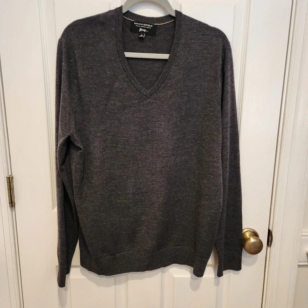 Wool Banana Republic 100% Merino Wool V-neck Sweater Size L Gray‎ Soft Preppy